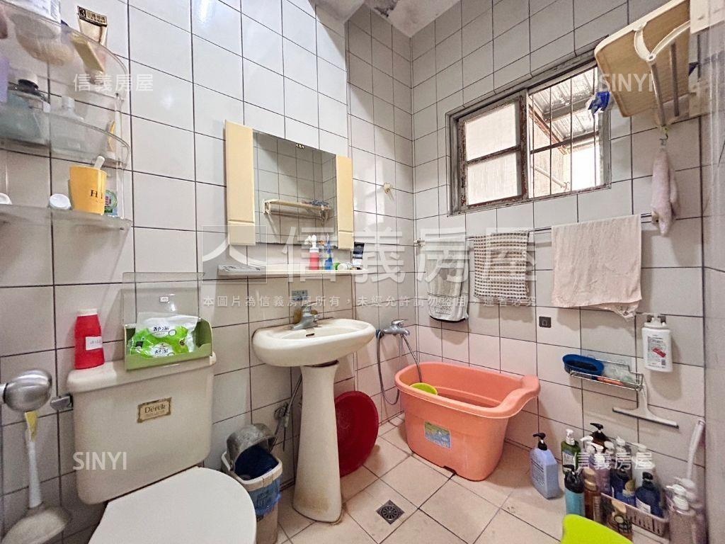 近新光遠百活路透天房屋室內格局與周邊環境