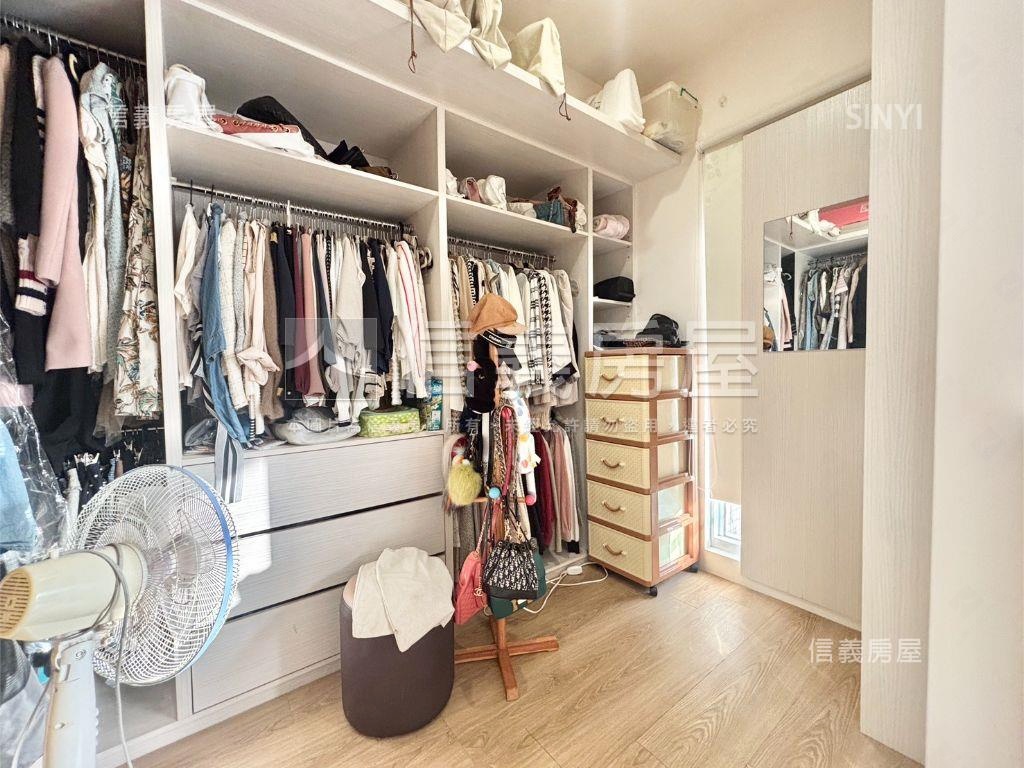 專任伯爵公園景觀三房車位房屋室內格局與周邊環境