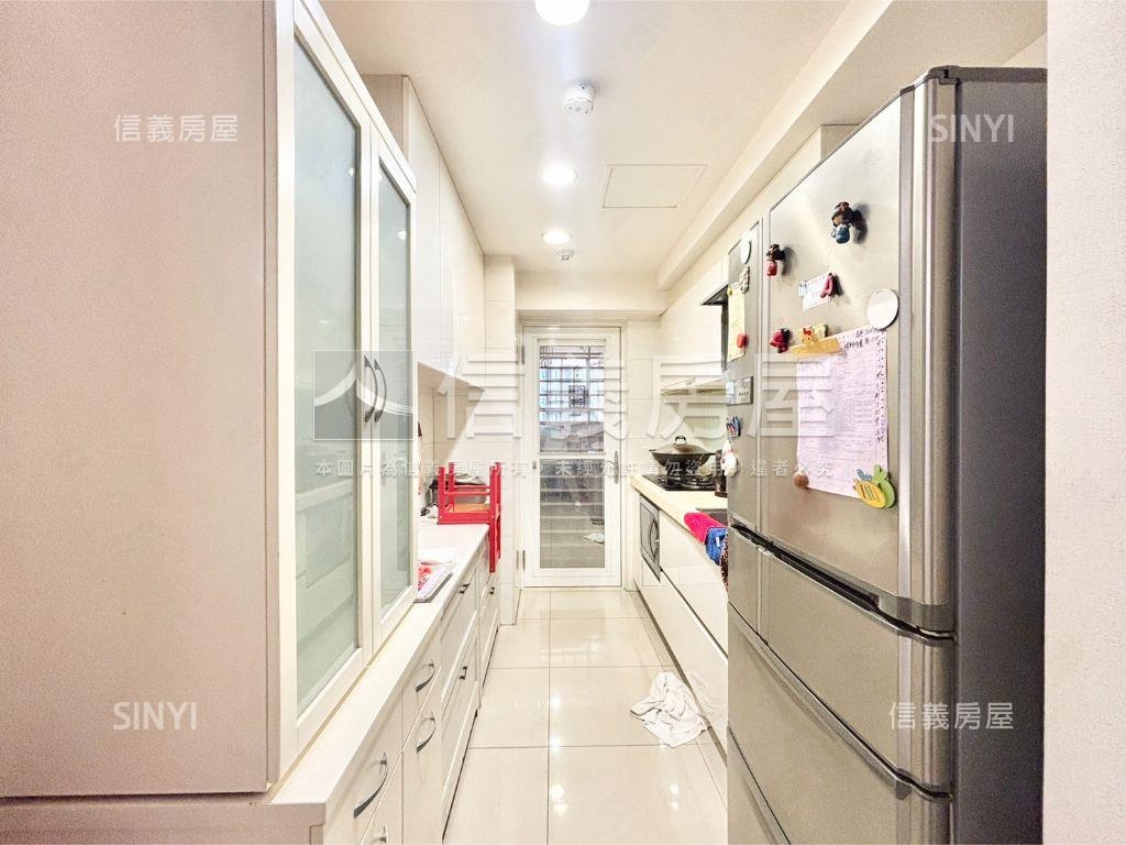 專任伯爵公園景觀三房車位房屋室內格局與周邊環境