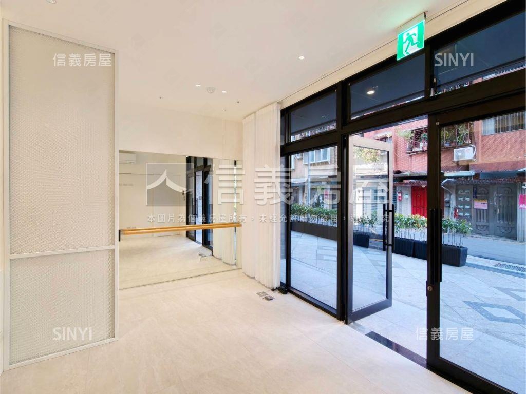 阿曼學學挑高店辦房屋室內格局與周邊環境