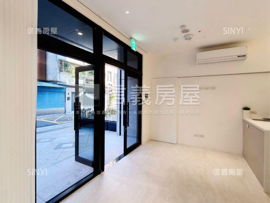 阿曼學學挑高店辦房屋室內格局與周邊環境