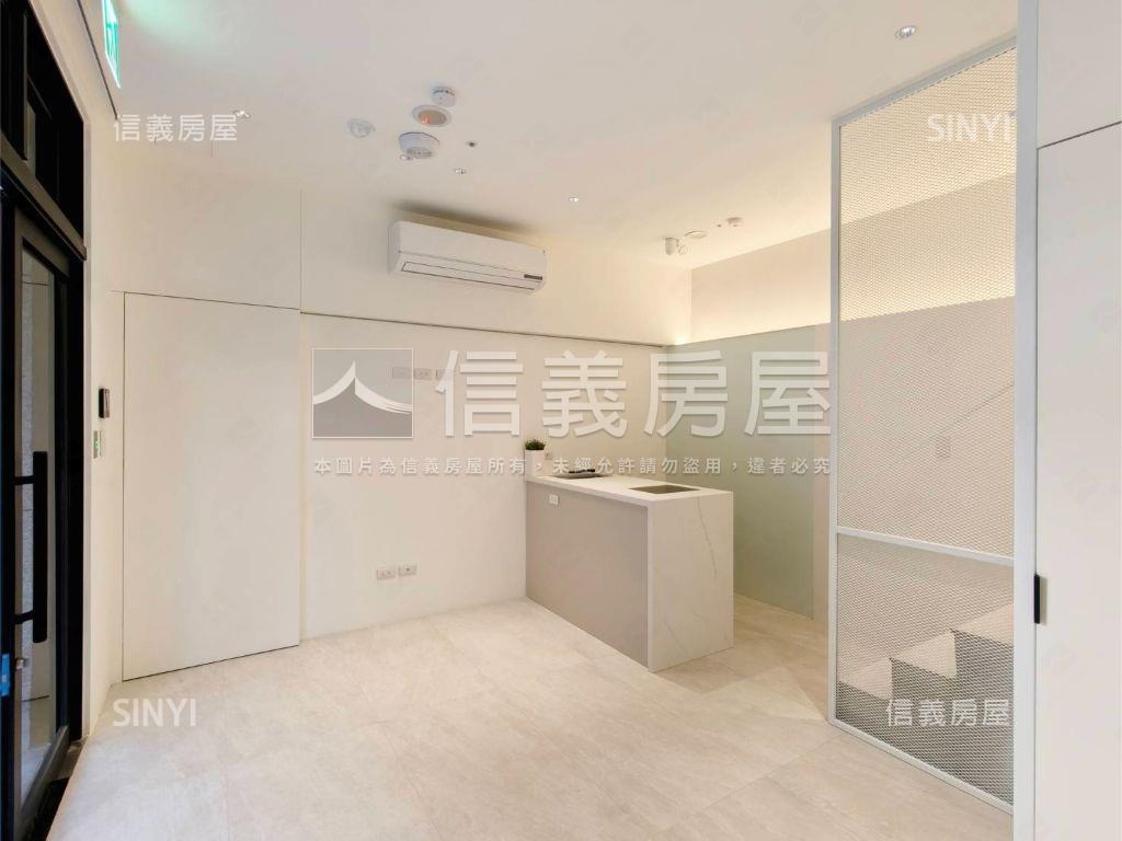 阿曼學學挑高店辦房屋室內格局與周邊環境