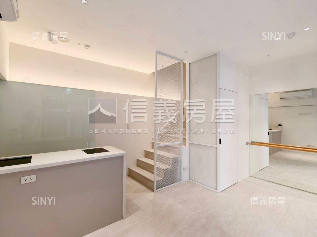 阿曼學學挑高店辦房屋室內格局與周邊環境