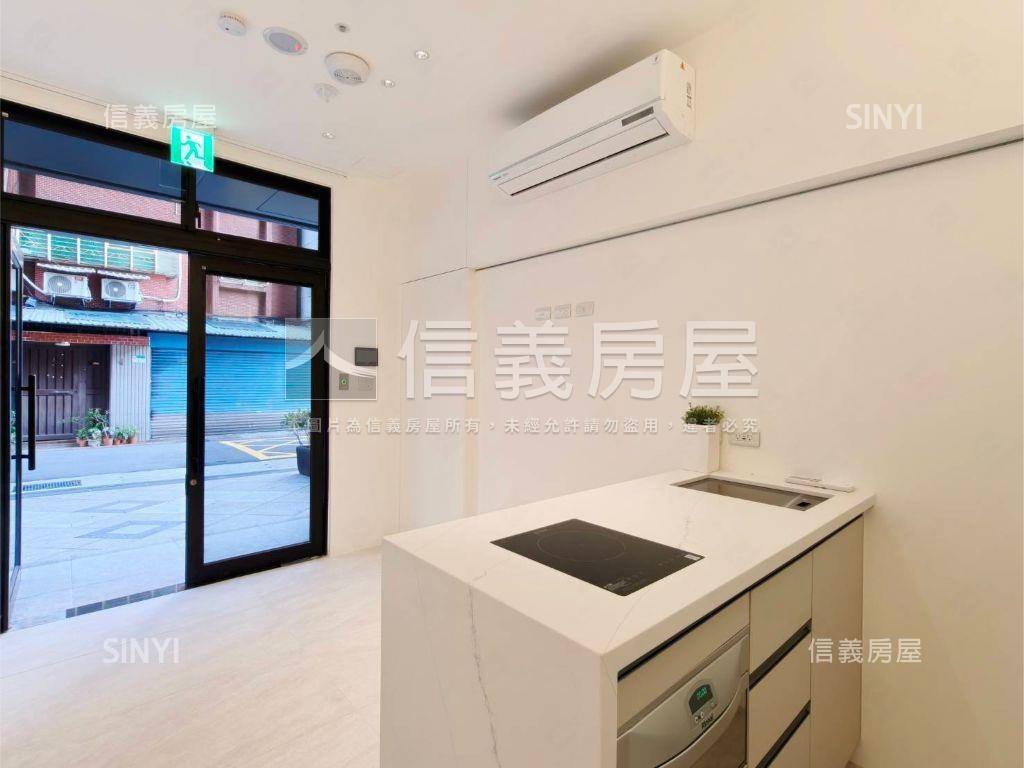 阿曼學學挑高店辦房屋室內格局與周邊環境