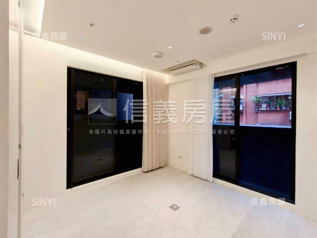 阿曼學學挑高店辦房屋室內格局與周邊環境