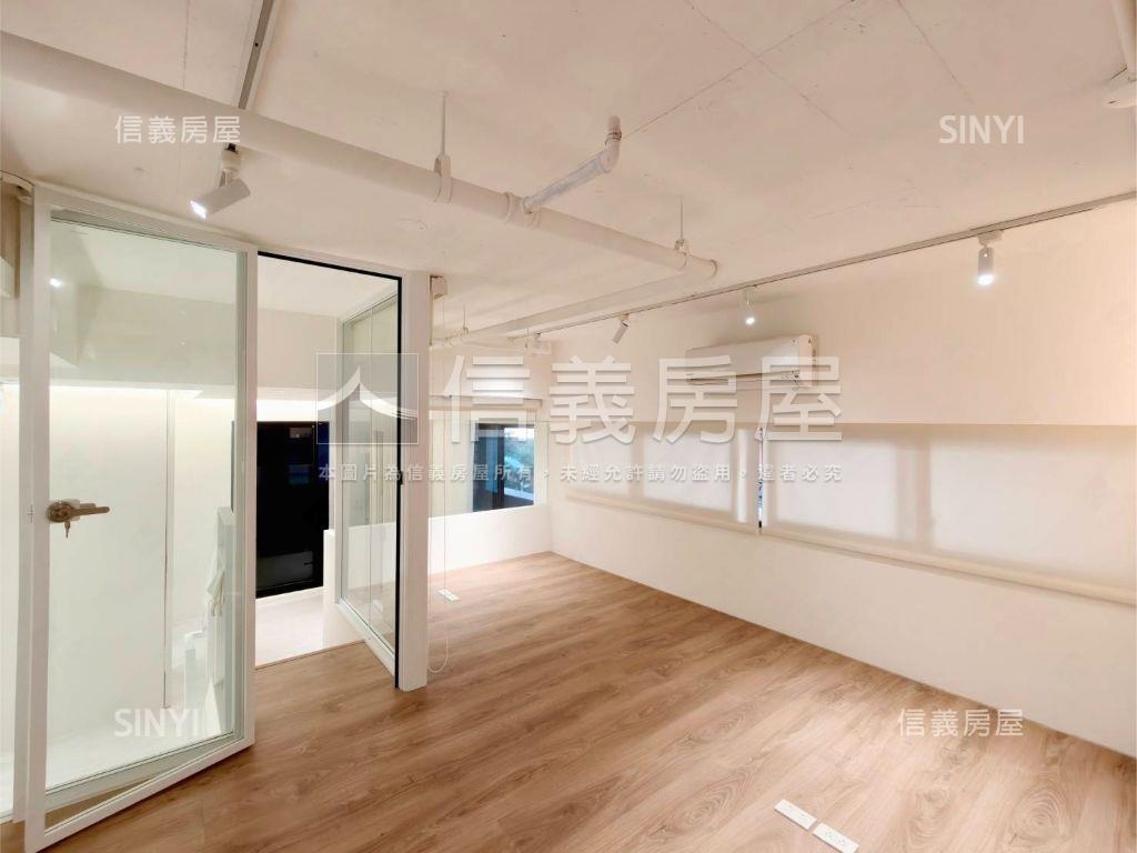 阿曼學學挑高店辦房屋室內格局與周邊環境