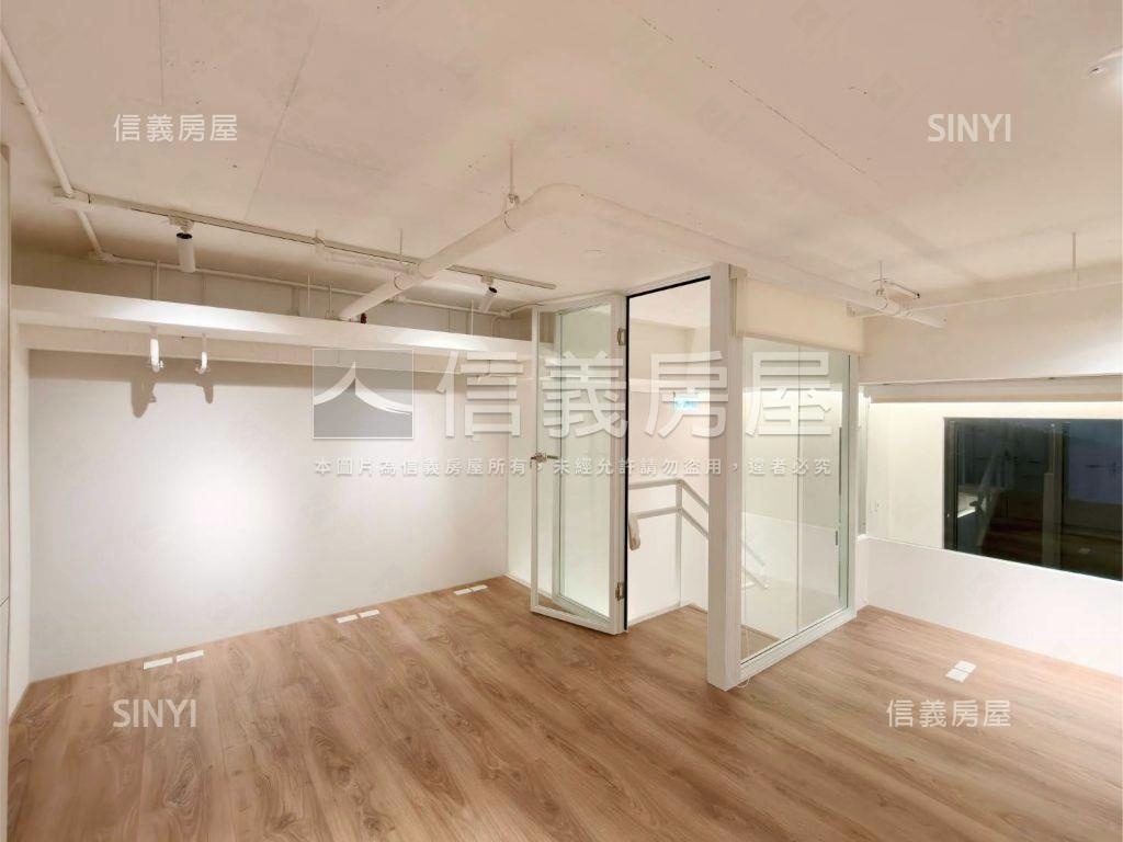 阿曼學學挑高店辦房屋室內格局與周邊環境