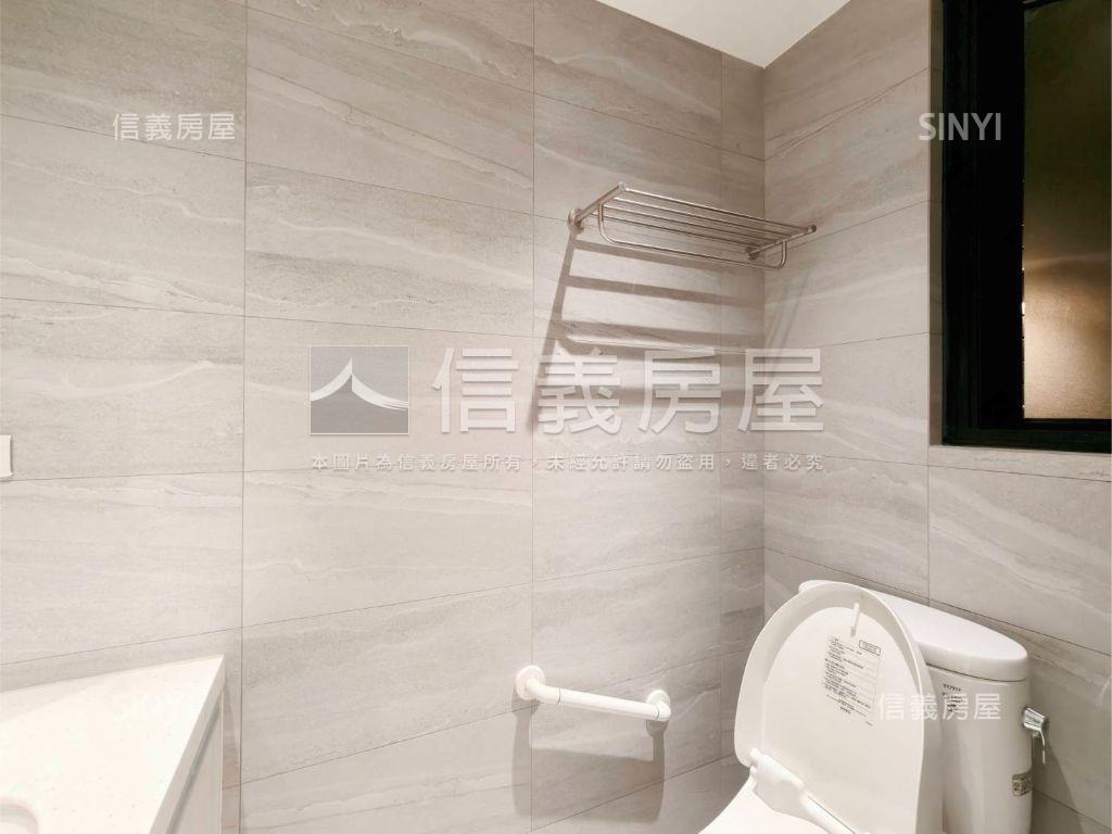 阿曼學學挑高店辦房屋室內格局與周邊環境