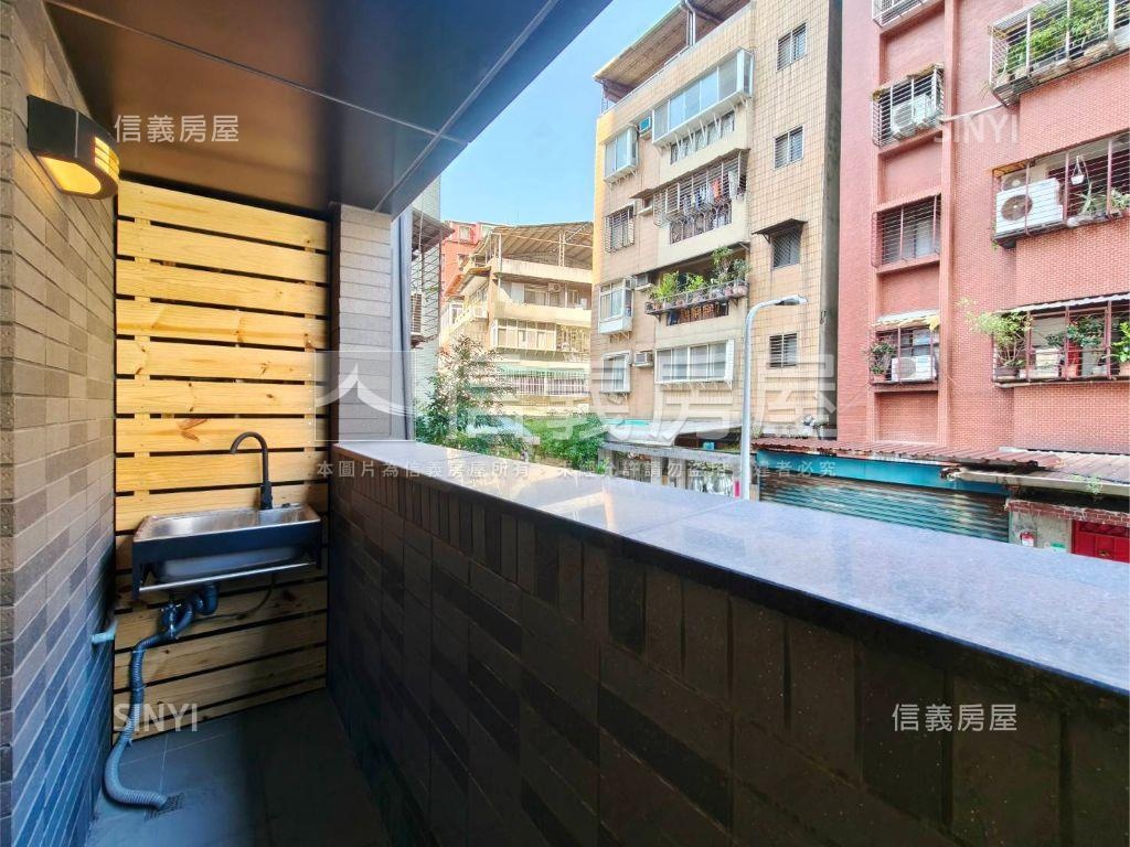 阿曼學學挑高店辦房屋室內格局與周邊環境