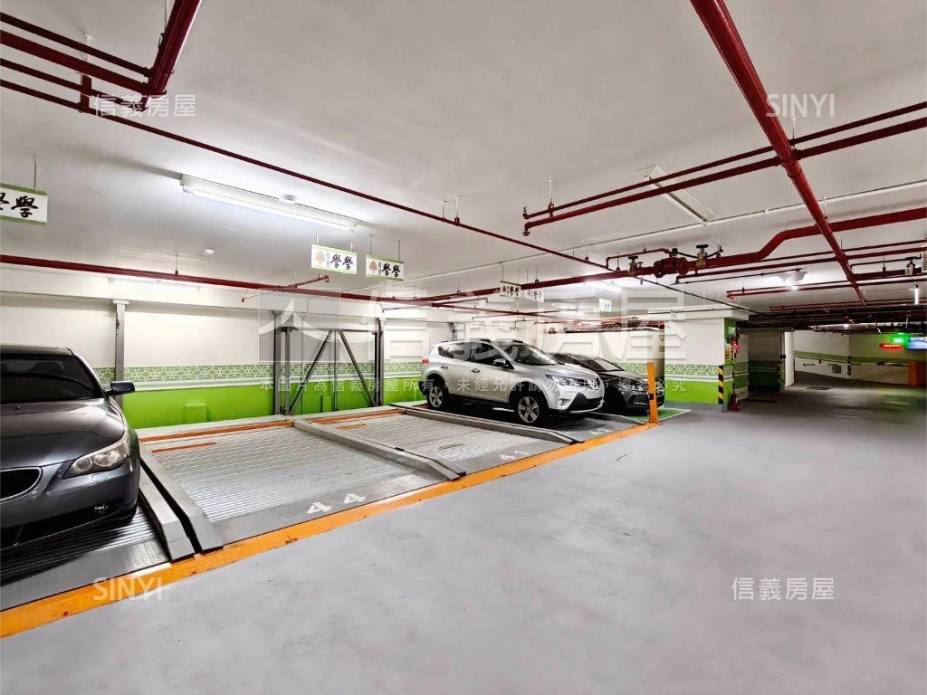 阿曼學學挑高店辦房屋室內格局與周邊環境