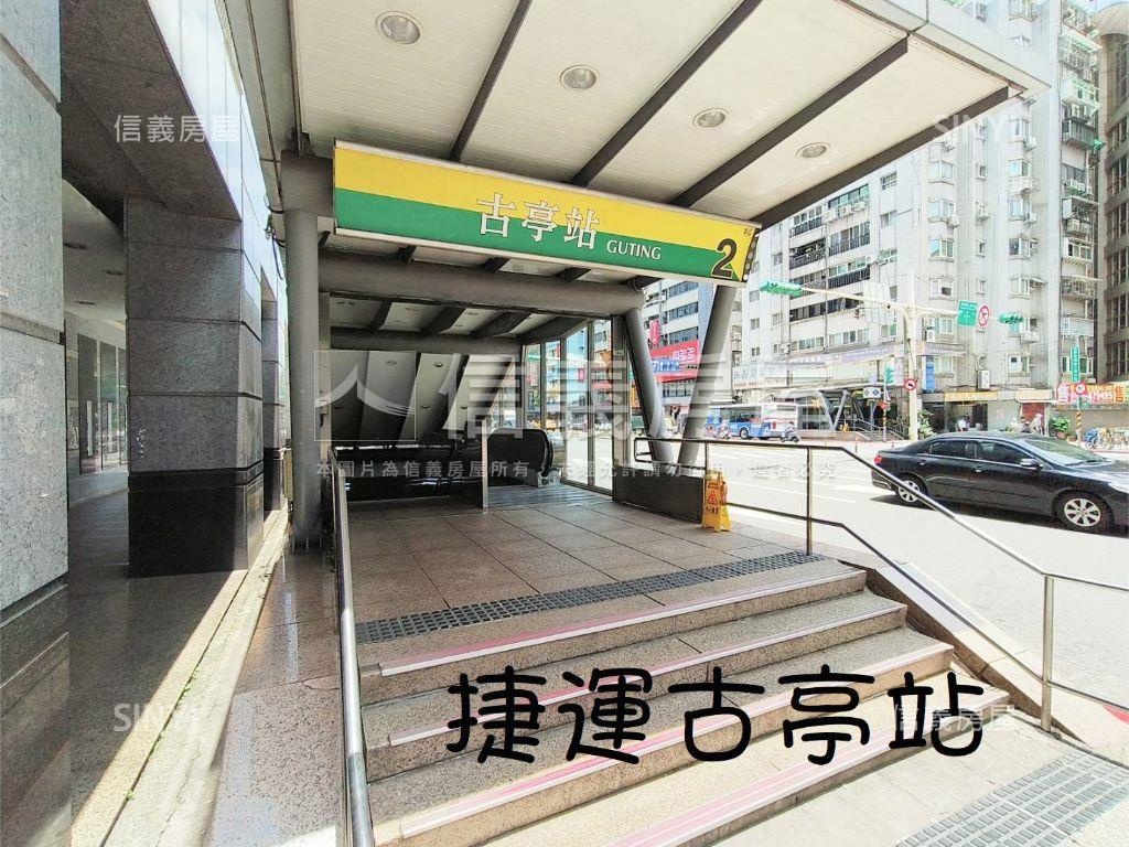 阿曼學學挑高店辦房屋室內格局與周邊環境