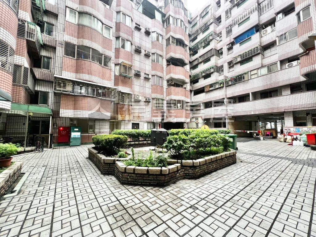 大里鬧區優質四房房屋室內格局與周邊環境