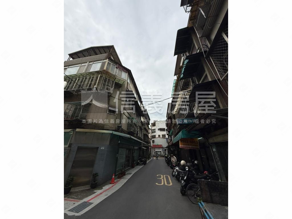 後站圓環商三面寬店面房屋室內格局與周邊環境