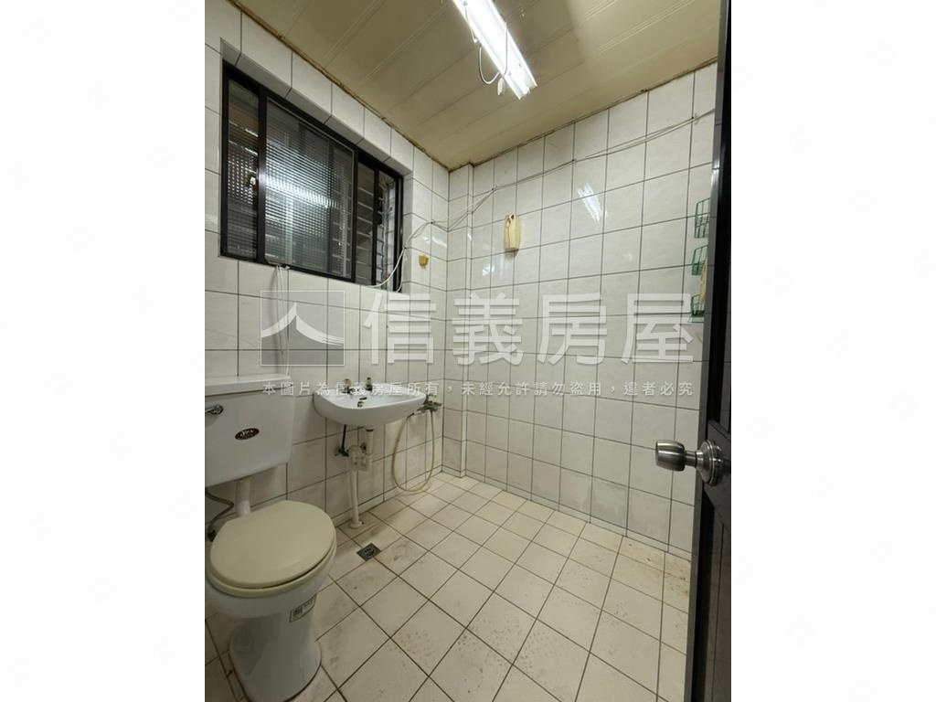 後站圓環商三面寬店面房屋室內格局與周邊環境