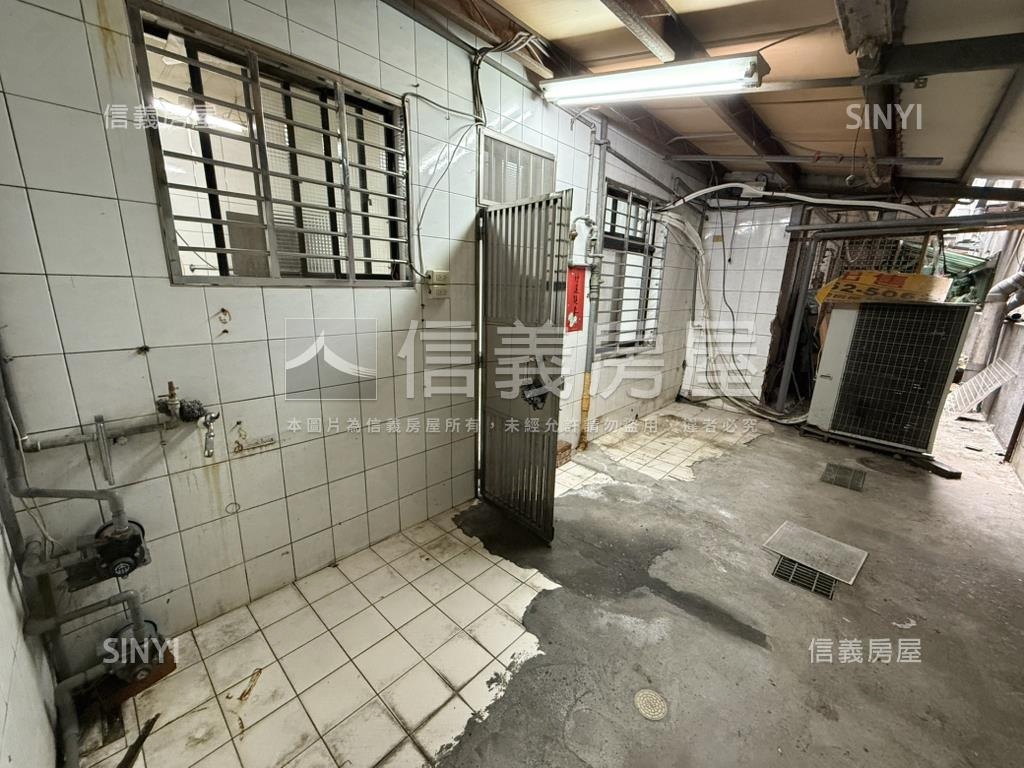 後站圓環商三面寬店面房屋室內格局與周邊環境