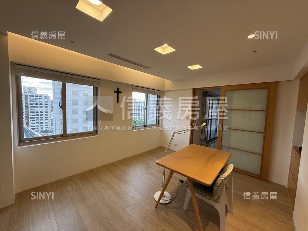 專任高樓三房雅緻凱旋門房屋室內格局與周邊環境