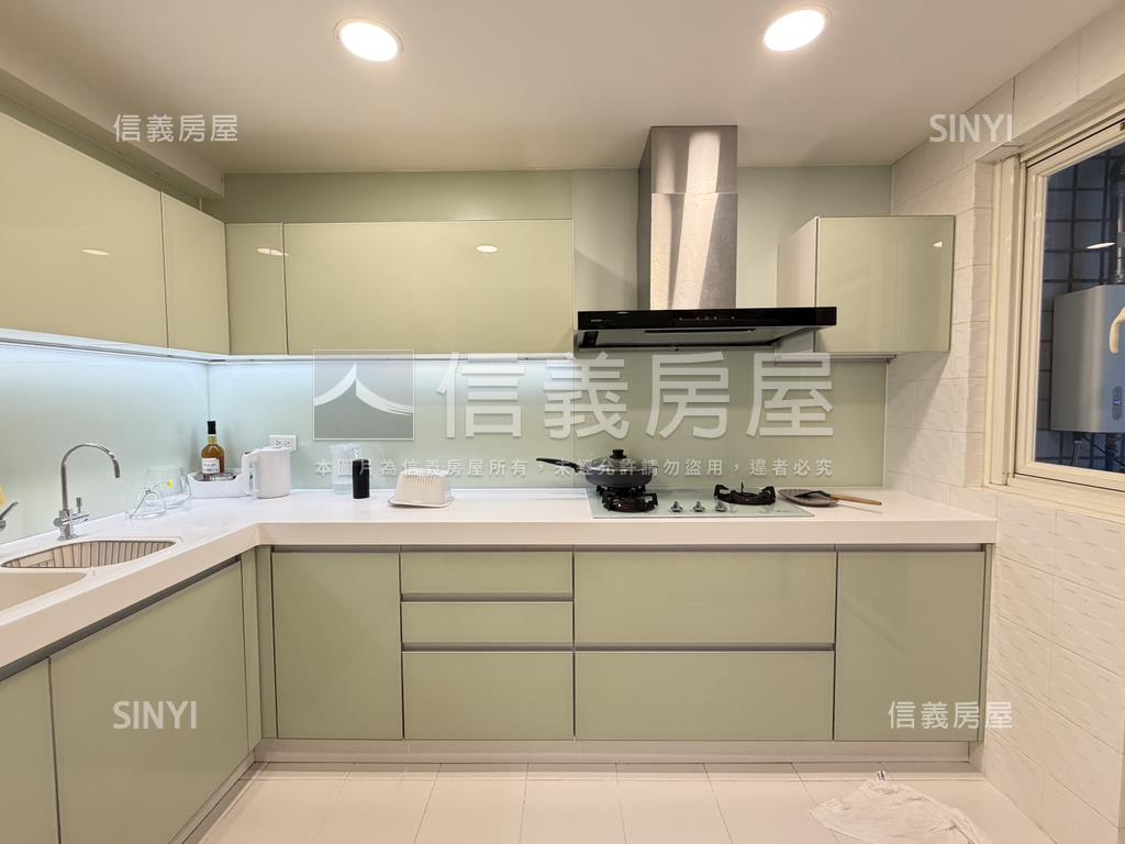專任高樓三房雅緻凱旋門房屋室內格局與周邊環境