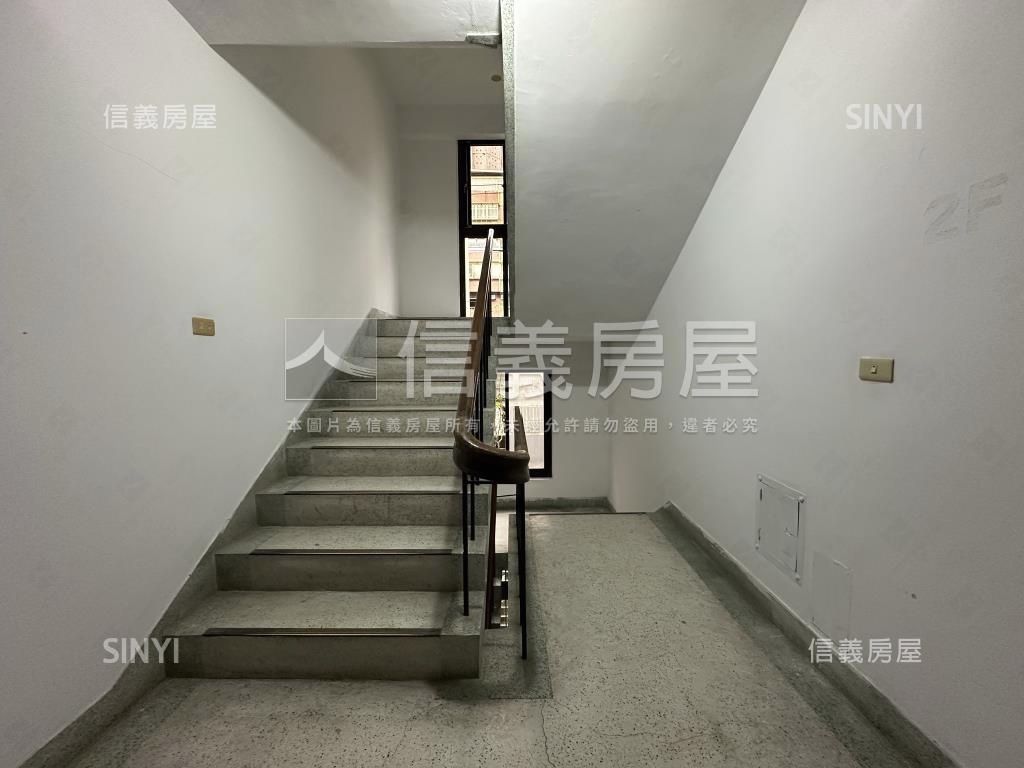 稀有克強豪大二樓房屋室內格局與周邊環境