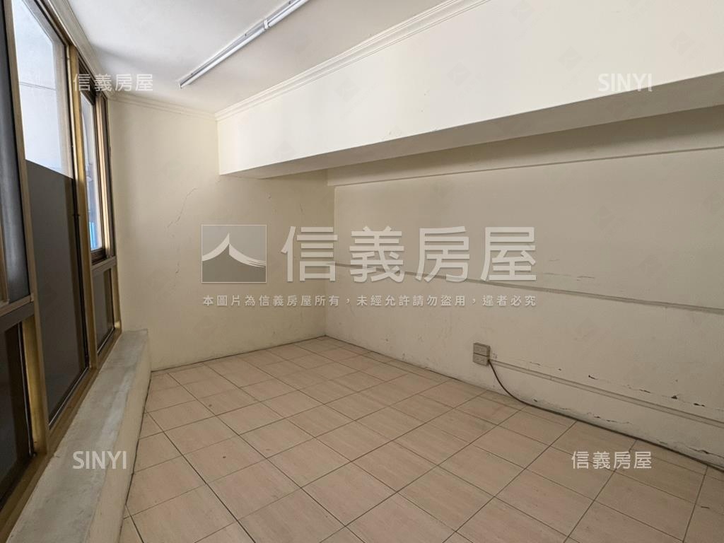 低總價捷運店面房屋室內格局與周邊環境
