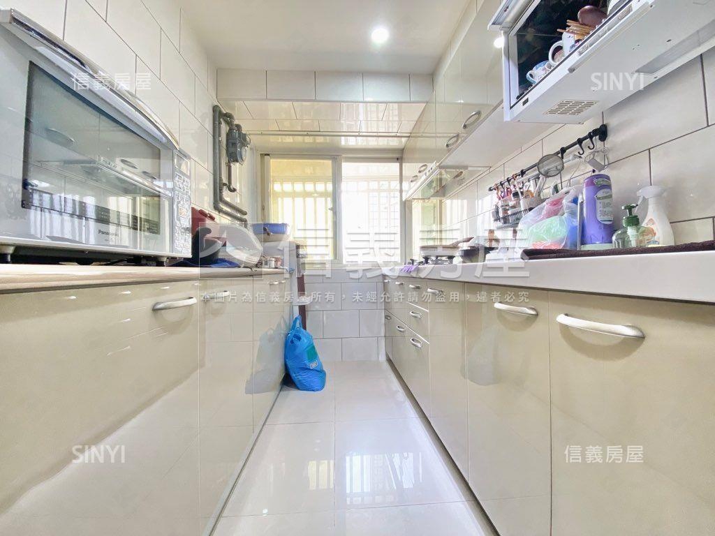 駿馬奔騰迎新年三房車位房屋室內格局與周邊環境