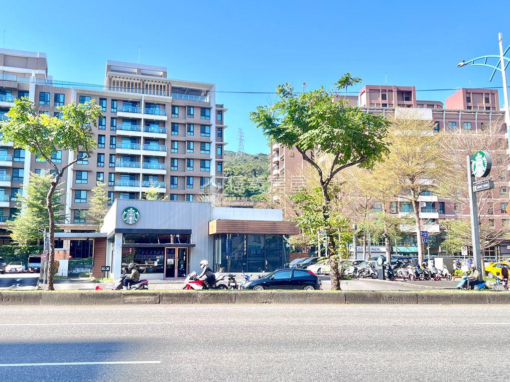 專任翠堤大地電梯方正三房房屋室內格局與周邊環境