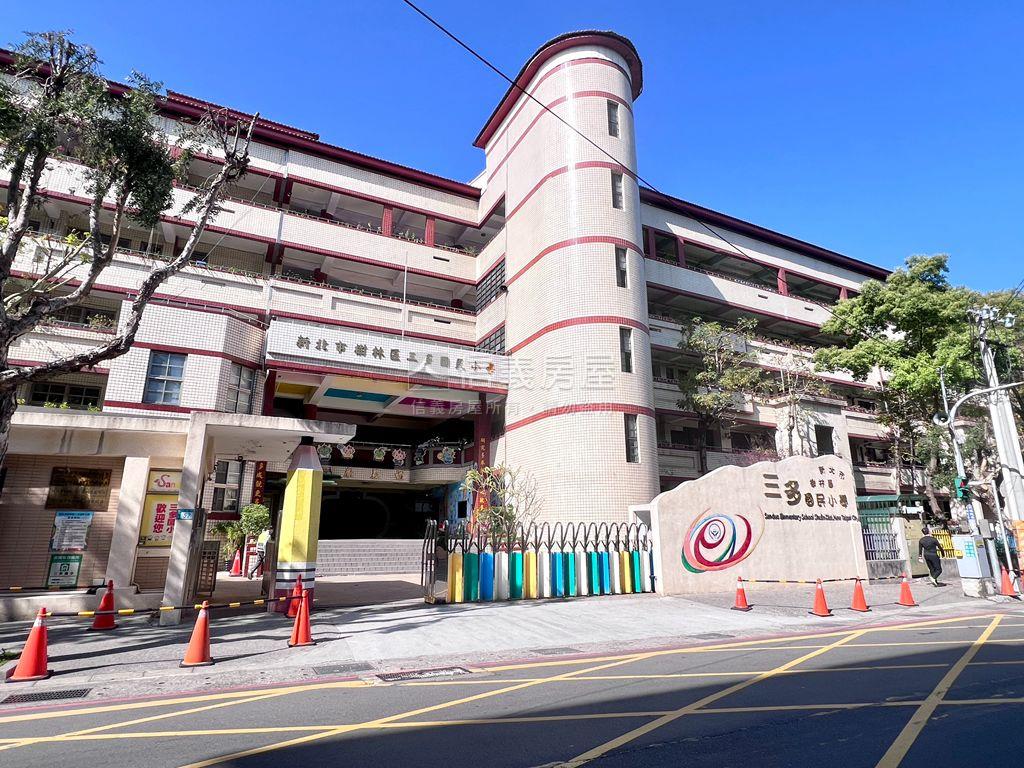 專任翠堤大地電梯方正三房房屋室內格局與周邊環境