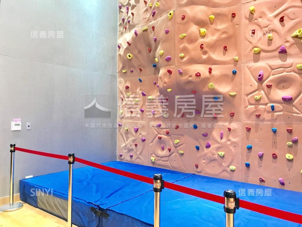 高鐵美裝潢兩房！錯過可惜房屋室內格局與周邊環境