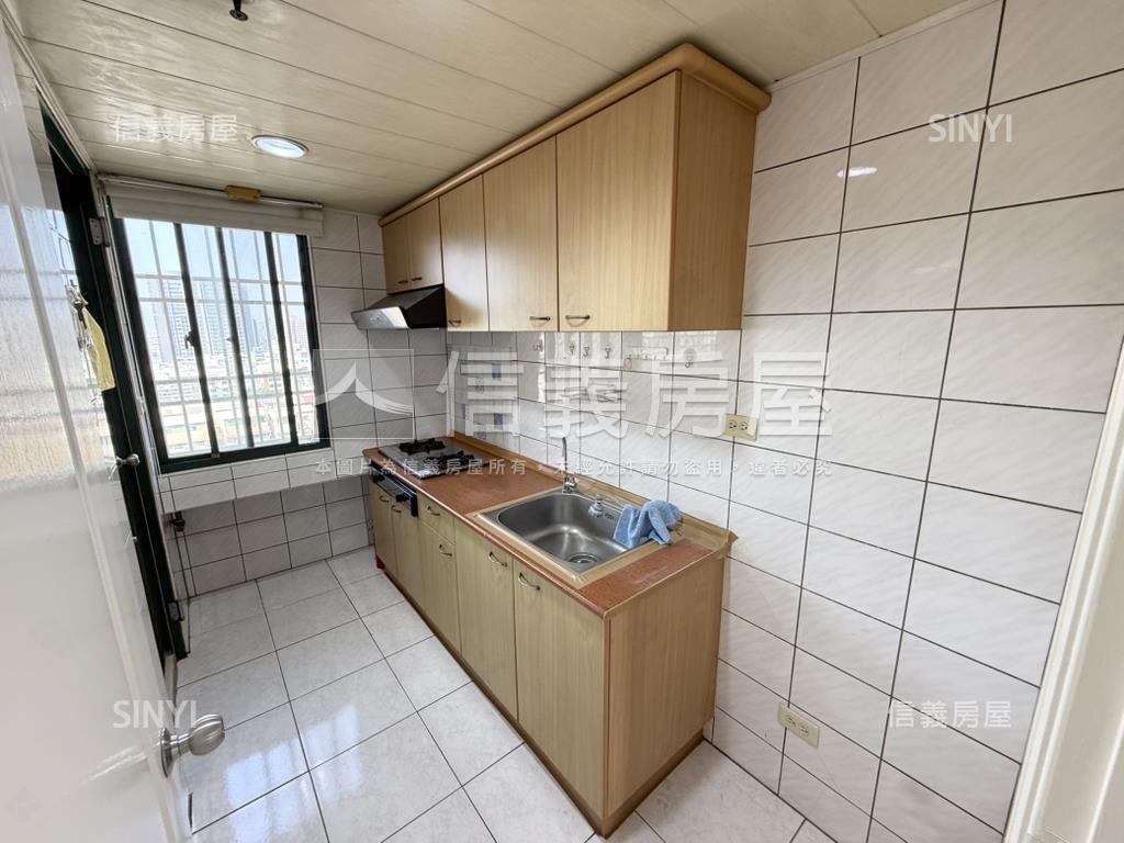 正義車站旁三房車位房屋室內格局與周邊環境