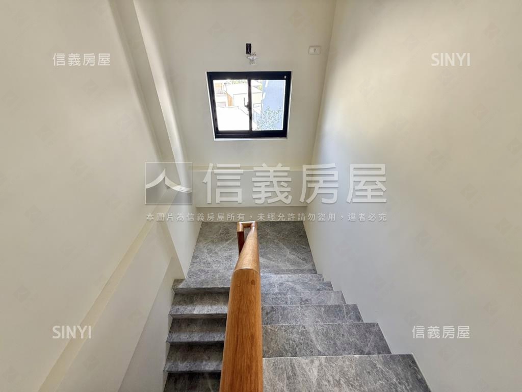 南屯約五米寬嶄新電梯別墅房屋室內格局與周邊環境