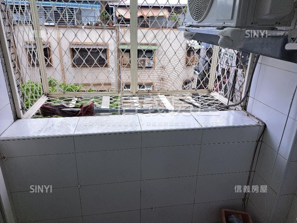近運動中心裝潢４樓房屋室內格局與周邊環境