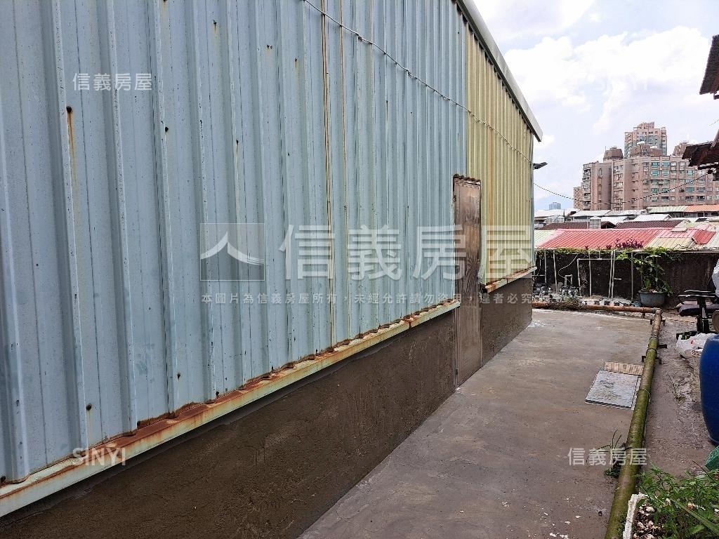 近運動中心裝潢４樓房屋室內格局與周邊環境