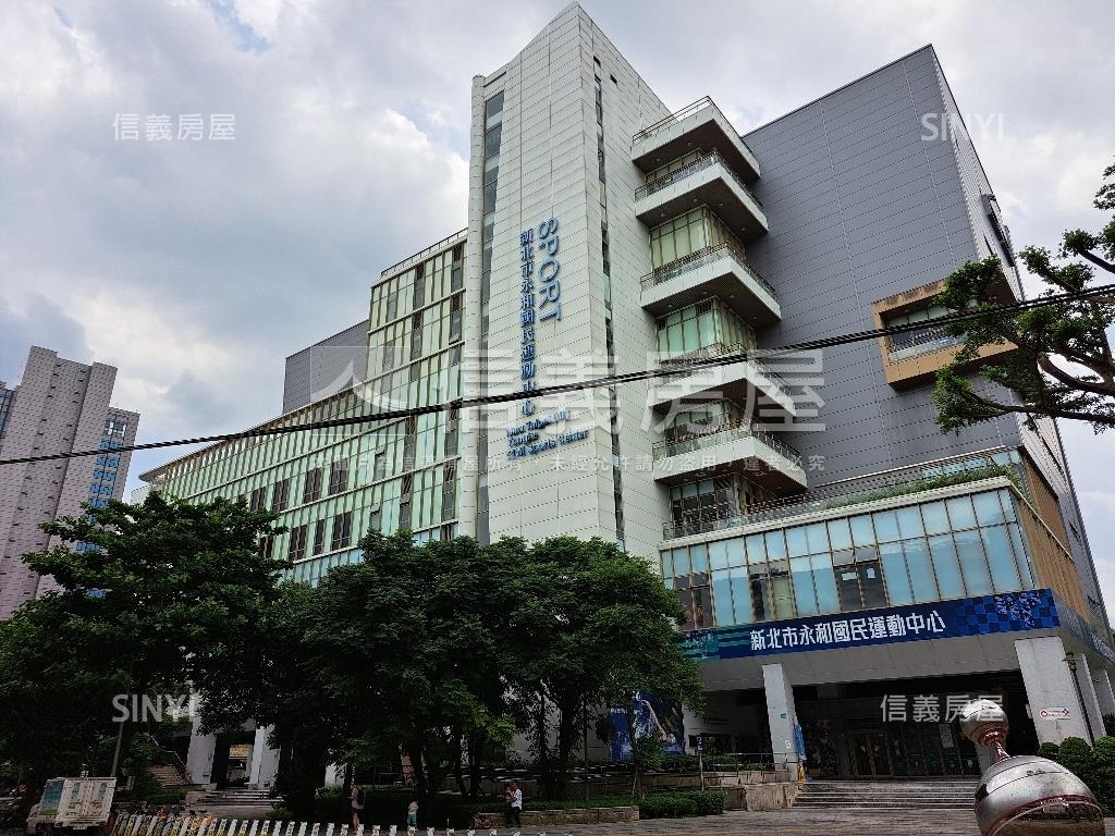 近運動中心裝潢４樓房屋室內格局與周邊環境