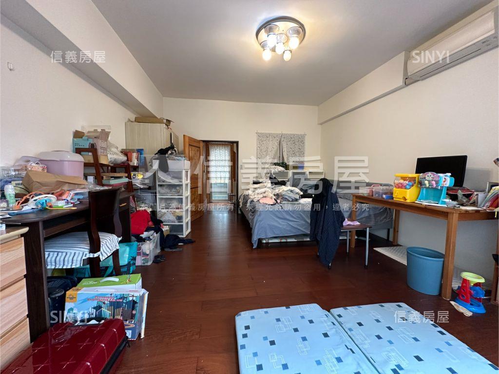 近捷運附坡平車位華廈房屋室內格局與周邊環境