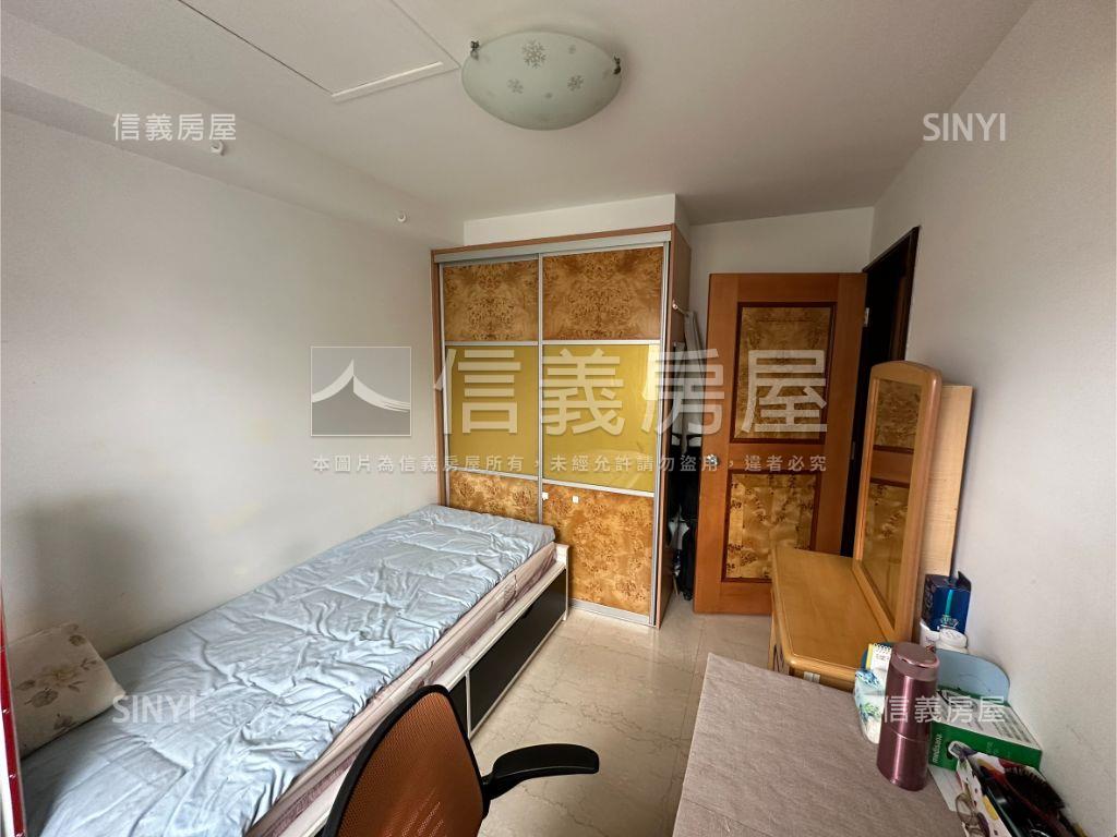 近捷運附坡平車位華廈房屋室內格局與周邊環境