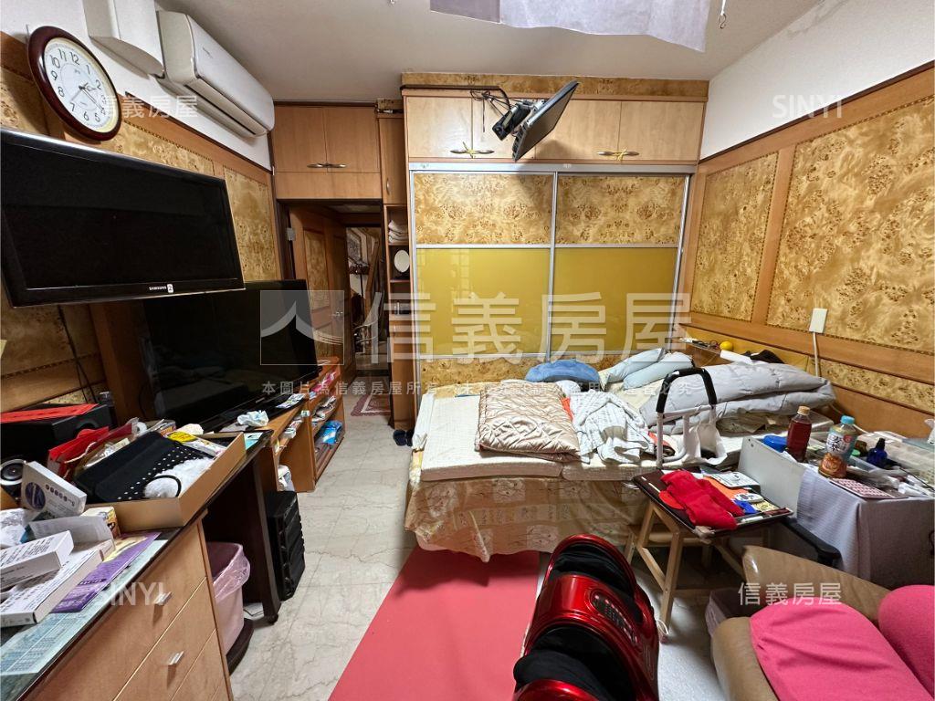 近捷運附坡平車位華廈房屋室內格局與周邊環境