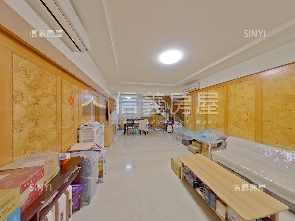 近捷運附坡平車位華廈房屋室內格局與周邊環境