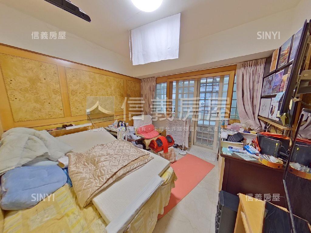 近捷運附坡平車位華廈房屋室內格局與周邊環境