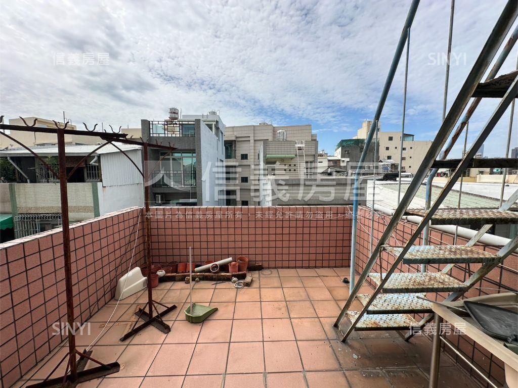 中正五塊厝捷運站騎樓透天房屋室內格局與周邊環境