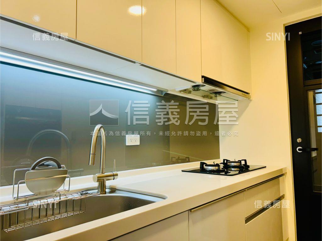 國泰美禾次頂樓面公園雙車房屋室內格局與周邊環境