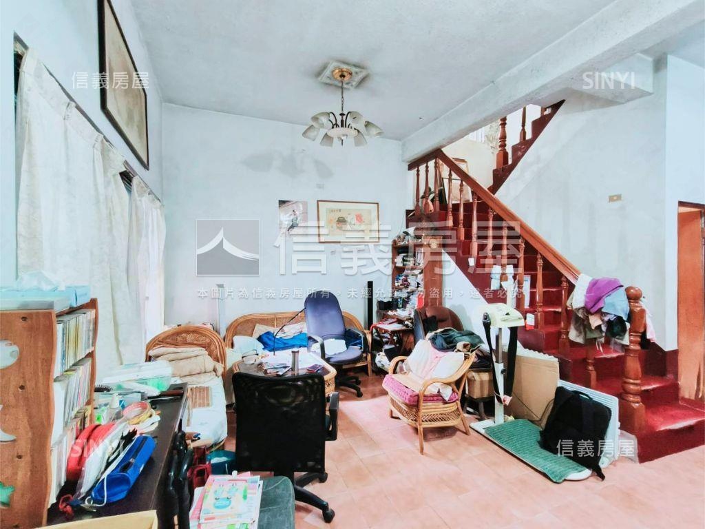 捷運邊間透天別墅房屋室內格局與周邊環境