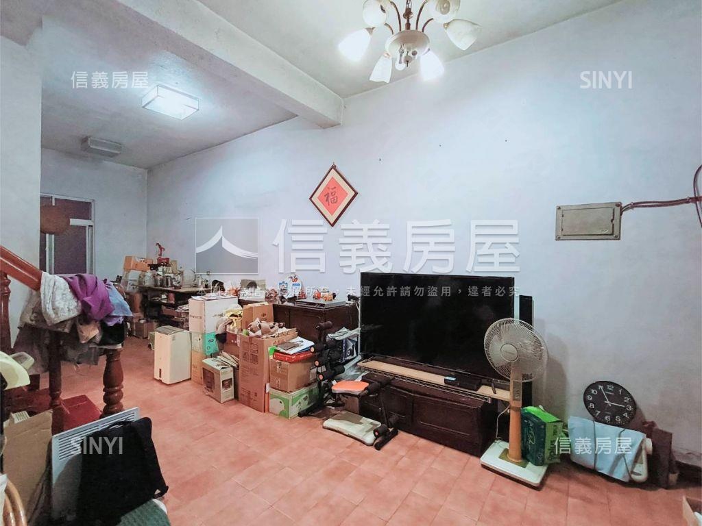 捷運邊間透天別墅房屋室內格局與周邊環境