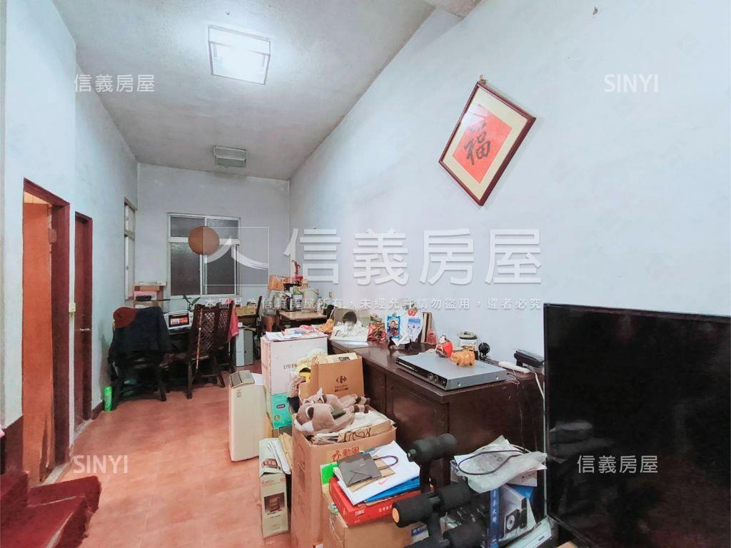 捷運邊間透天別墅房屋室內格局與周邊環境