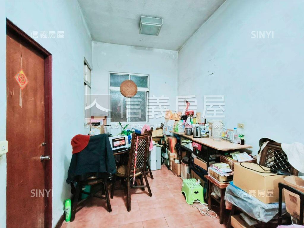 捷運邊間透天別墅房屋室內格局與周邊環境