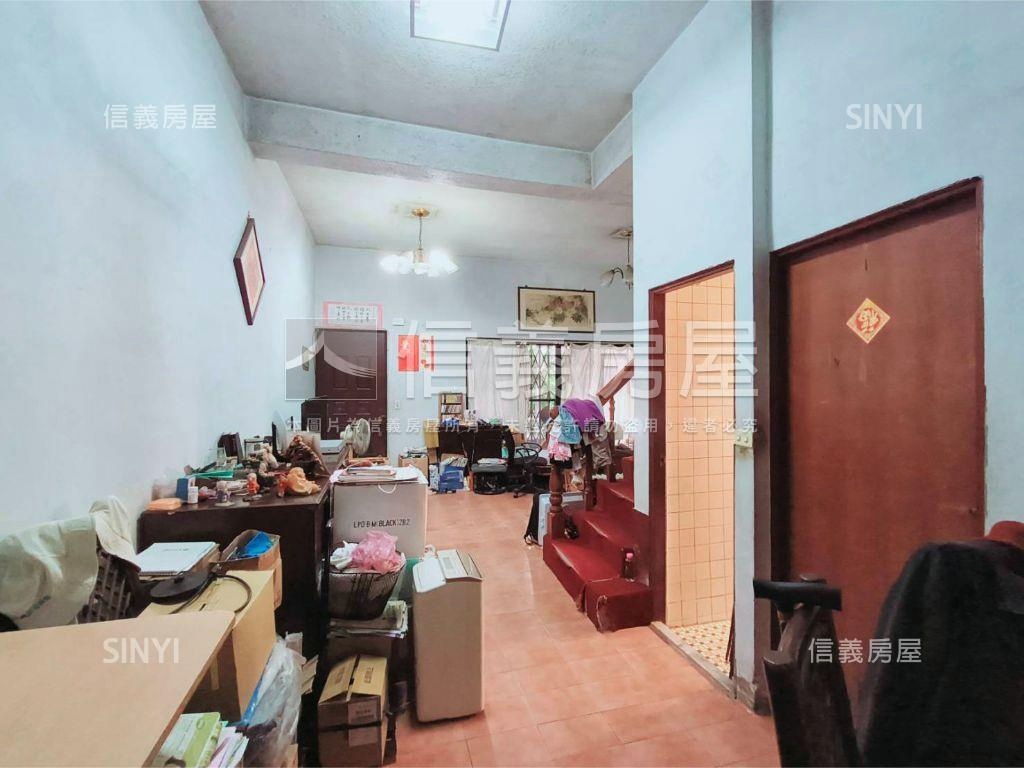 捷運邊間透天別墅房屋室內格局與周邊環境