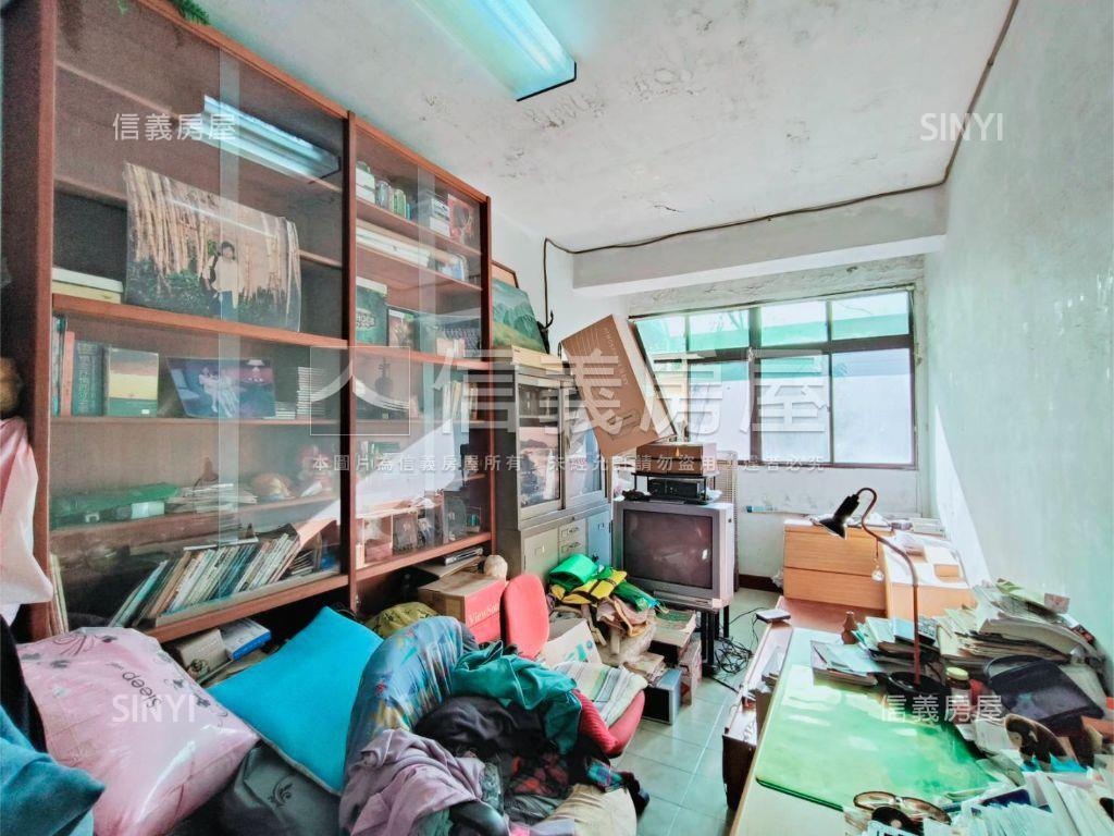 捷運邊間透天別墅房屋室內格局與周邊環境