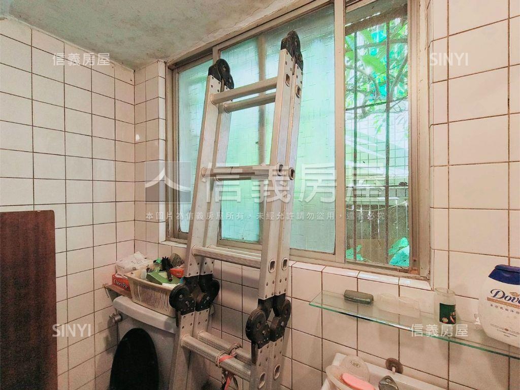 捷運邊間透天別墅房屋室內格局與周邊環境