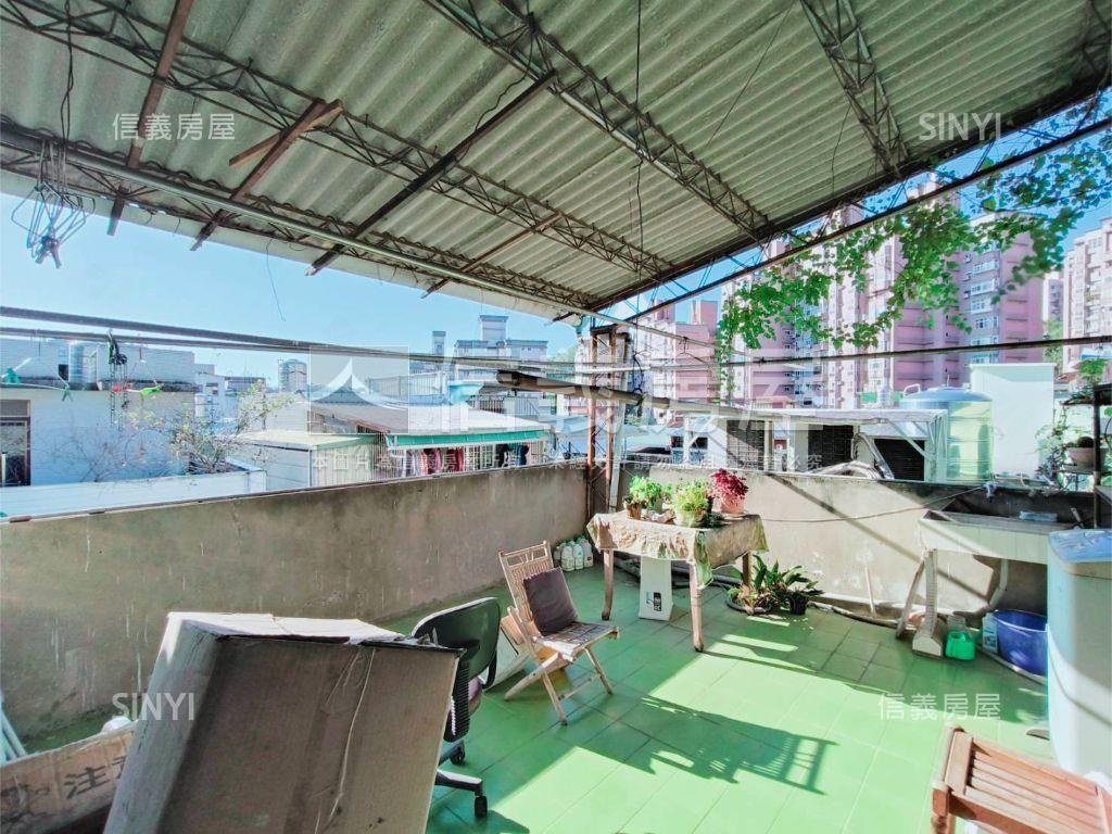 捷運邊間透天別墅房屋室內格局與周邊環境