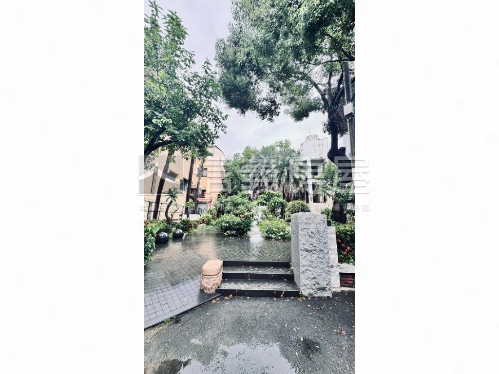 近公園六米面寬邊間透天房屋室內格局與周邊環境