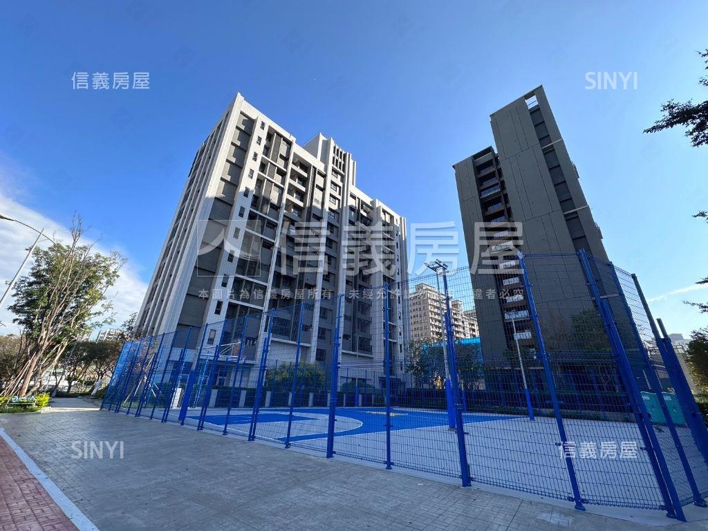 高鐵站前採光次頂樓房屋室內格局與周邊環境