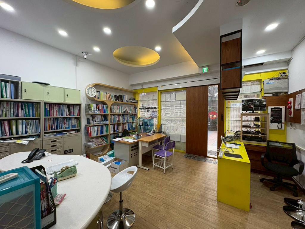 捷運補習班店面房屋室內格局與周邊環境